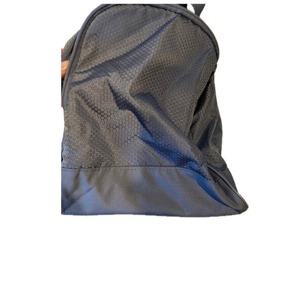 Reebok Medium 20"x10"x10" Lavender Duffel Gym Bag - Picture 7 of 7